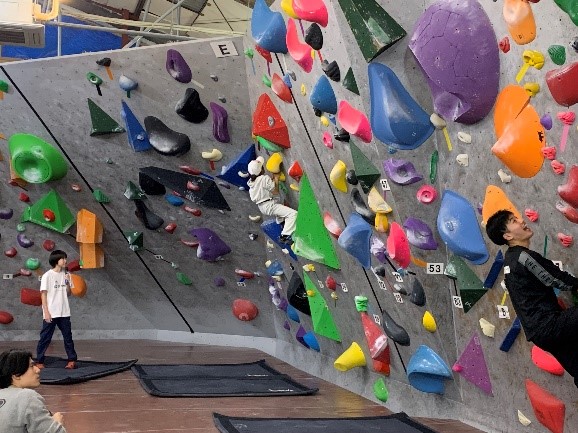 ボルダリングの様子１